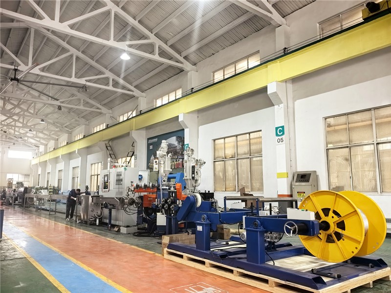 漢鼎90+45mm擠出機生產(chǎn)線試機成功 漢鼎90+45mm擠出機生產(chǎn)線試機成功